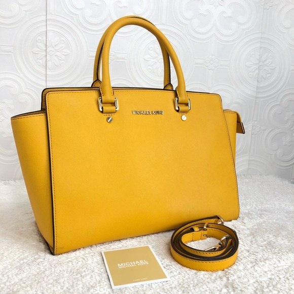 Michael Kors Handbags - 🌸OFFERS?🌸 Michael Kors MustardSatchel